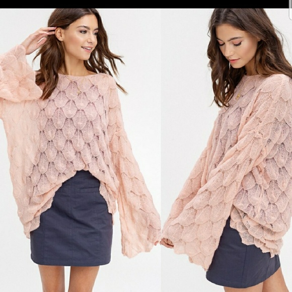 💛🐝SALE💛🐝 Delicate Scalloped Sweater💛TYGIGI💛 - Picture 5 of 8